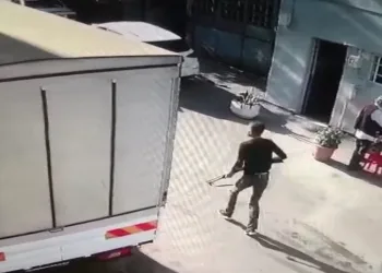 Bursa’da tartıştığı kişilere pompalı tüfekle ateş açtı