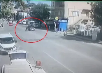 Karşıdan karşıya geçmek isterken otomobil çarptı