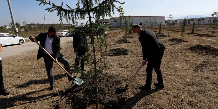 Bursa İnegöl’de 154 fidan toprakla buluştu