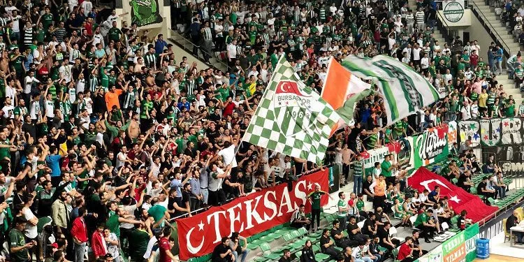 Frutti Extra Bursaspor-IcryPex Beşiktaş maçına taraftardan yoğun ilgi