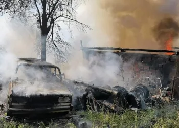 Bursa’da depo yangını! Otomobil hurdaya döndü