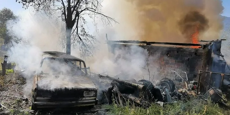 Bursa’da depo yangını! Otomobil hurdaya döndü