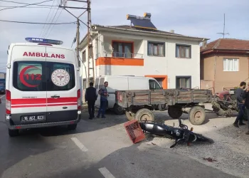Bursa’da traktör ile motosiklet çarpıştı