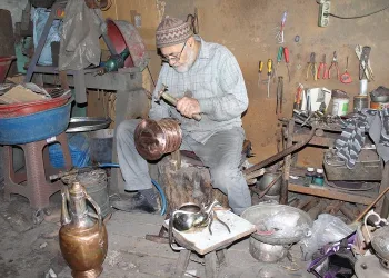 Bursa’da 68 yıldır bakır eşyaları tamir ediyor