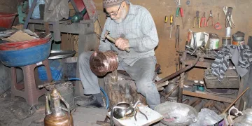 Bursa’da 68 yıldır bakır eşyaları tamir ediyor