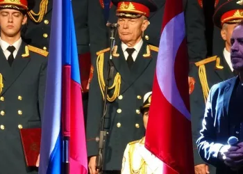 Haluk Levent Rus Kızılordu’yla Bursa’da konser verdi
