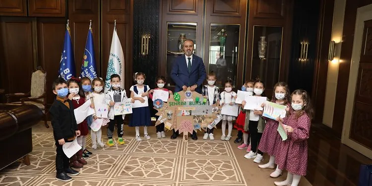 Bursa’da minik öğrencileri ‘Başkanı Tanıma’ dersi