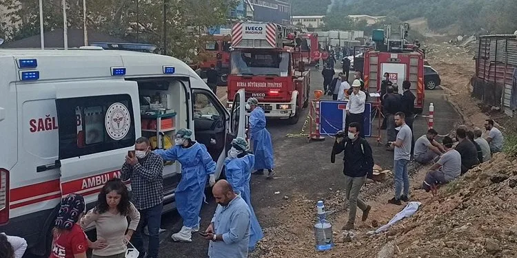 Bursa’da plastik fabrikasında patlama! Ölü ve yaralılar var