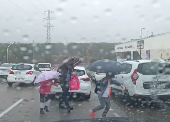 Bursa’da sağanak zor anlar yaşattı