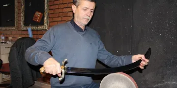 Tarihi dizilerin kılıçları Bursalı ustanın elinden çıkıyor