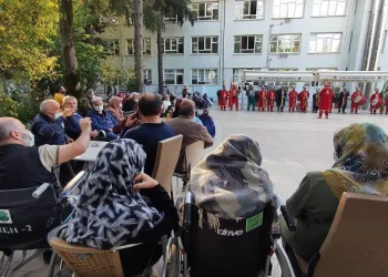Bursa’da felç hastalarına moral konseri