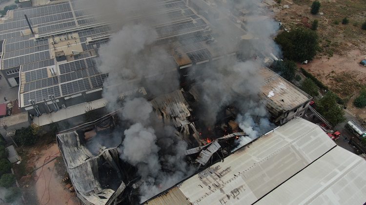 Bursa'daki fabrika yangını 3,5 saatte kontrol altına alındı