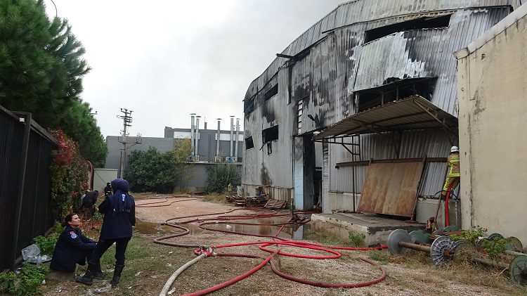 Bursa'daki fabrika yangını 3,5 saatte kontrol altına alındı