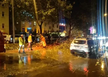 Bursa’da sağanak ve dolu yağışı hayatı felç etti