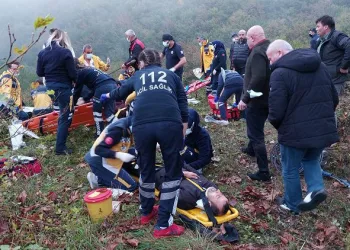 Yolcu otobüsü uçuruma yuvarlandı! Ölü ve yaralılar var