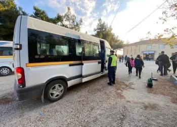 Bursa’da jandarmadan servis araçlarına denetim