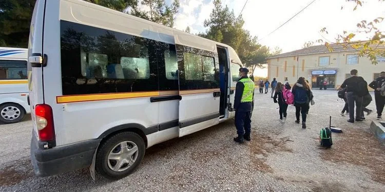 Bursa’da jandarmadan servis araçlarına denetim