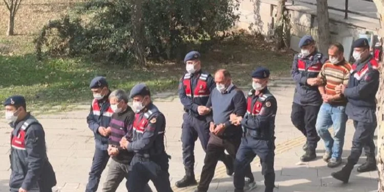 Bursa’da kaçak kazıda suçüstü yakalandılar