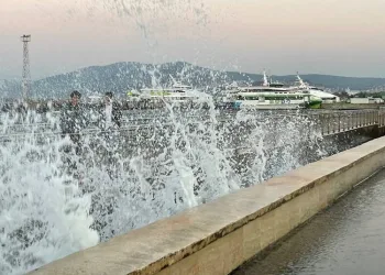 Bursa’da deniz ulaşımına fırtına engeli