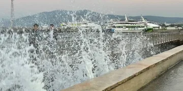 Bursa’da deniz ulaşımına fırtına engeli