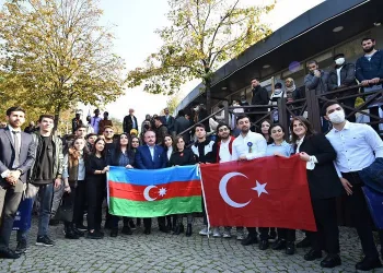 Şentop, Bursa’daki misafir öğrencilerle buluştu