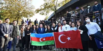 Şentop, Bursa’daki misafir öğrencilerle buluştu