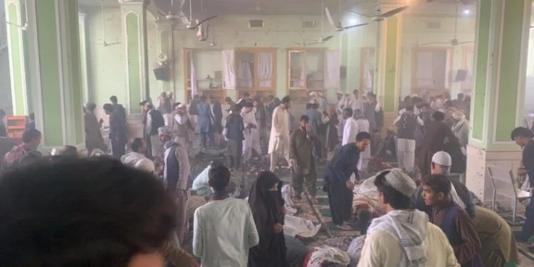 Afganistan’da camiye bombalı saldırı düzenlendi