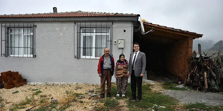 Bursa’da sel mağduru aile yeni evlerine kavuştu
