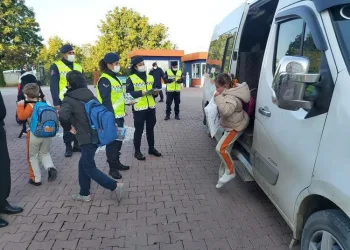 Bursa’da jandarmadan okul servis araçlarına denetim