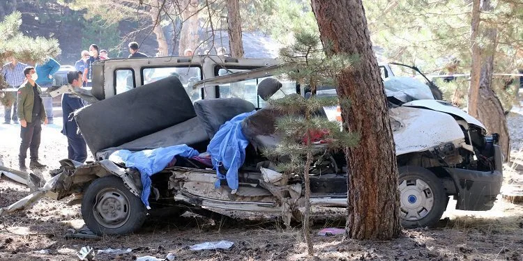 Katliam gibi kaza! 5 öğrenci hayatını kaybetti