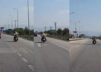 Bursa’da motosikletle tehlikeli yolculuk