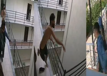 Fırlattığı bıçak isabet etmeyince, sırtına sapladı