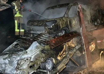 Bursa’da sıfır araçlar küle döndü
