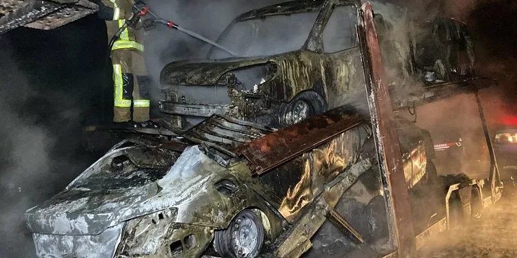 Bursa’da sıfır araçlar küle döndü