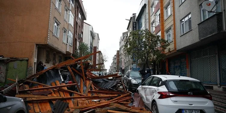 İstanbul’da şiddetli fırtına 4 can aldı