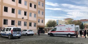 55 lise öğrencisi hastanelik oldu