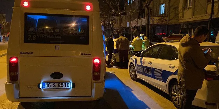 Bursa’da yolcular indirildi, araç trafikten men edildi
