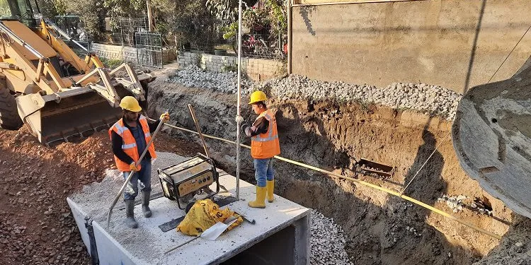 Kanalizasyon kazısında tarihi oda mezar bulundu
