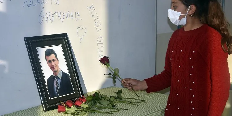 PKK’nın şehit ettiği Necmettin öğretmen anıldı