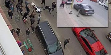 Bursa’da yola fırlayan çocuk otomobilin altında kaldı