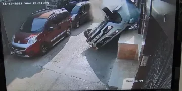 Bursa’da aşırı hızla gelen kaza! Sürücü kaçtı