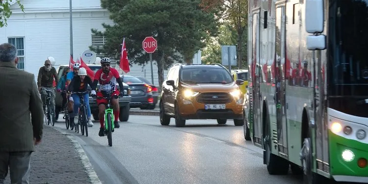 İstanbul’dan Anıtkabir’e giden bisikletliler Bursa’da