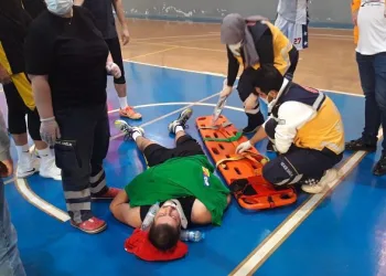 Bursa’da genç basketçi sahada yere yığıldı