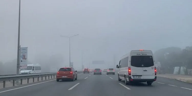 Bursa’da sabah saatlerinde yoğun sis etkili oldu