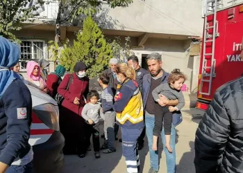 Bursa’da anne ve 2 çocuğu yangında dumandan etkilendi