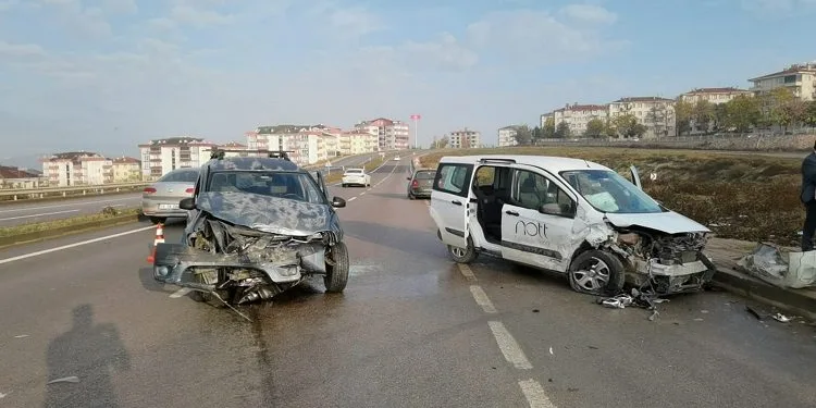Bursa’da 2 gün önce aldığı araç hurdaya döndü