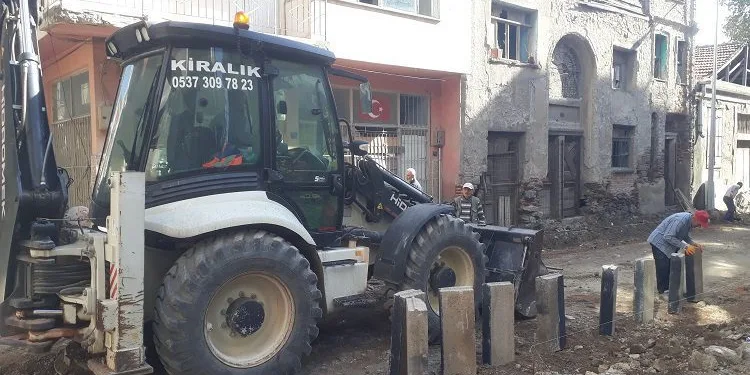 Gemlik Balıkpazarı yolları yenileniyor