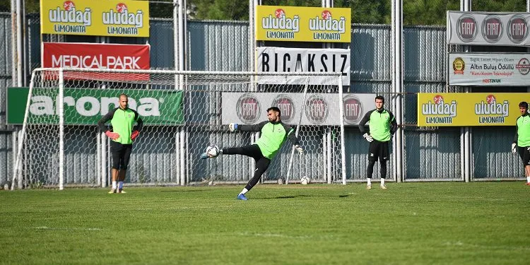 Bursaspor şut çalışması gerçekleştirdi