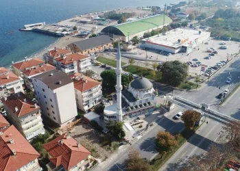 Ağır hasar tespit edilen cami minaresi yıkılacak