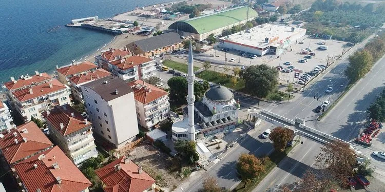 Ağır hasar tespit edilen cami minaresi yıkılacak